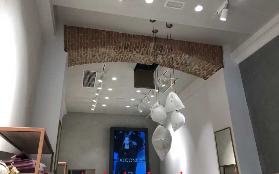 Acabado tienda centro comercial